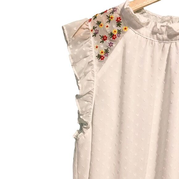 Savanna Janes Planting Ideas Swiss Dot Blouse in Ivory Size Medium - Picture 5 of 10